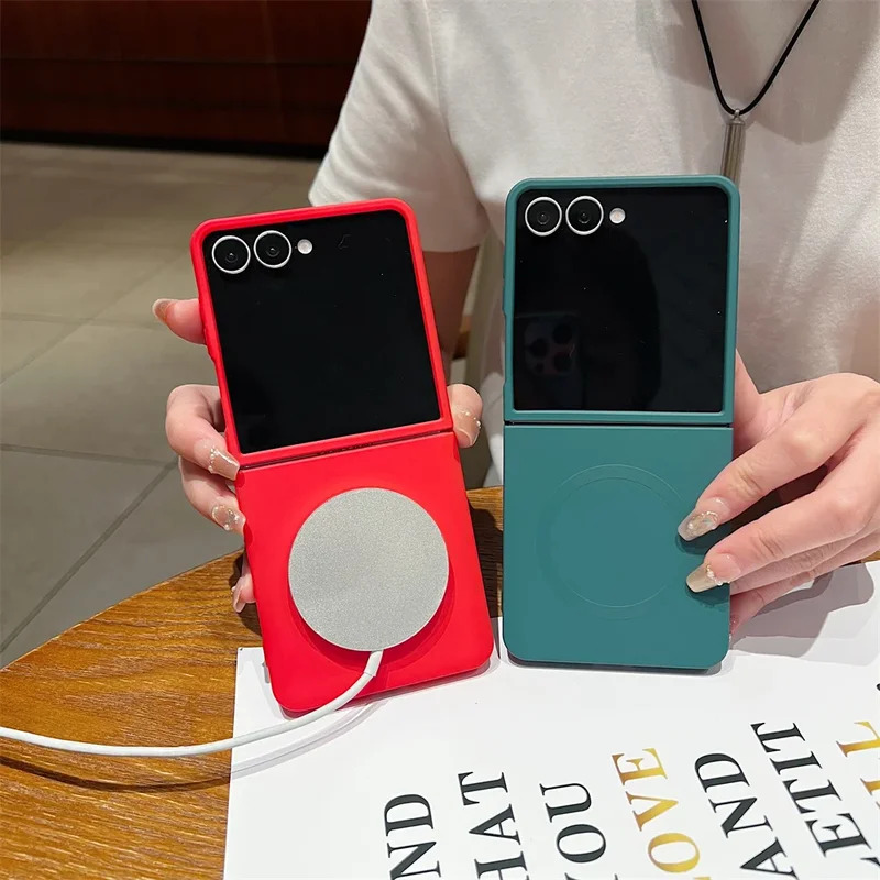 Liquid Silicone Magnetic Phone Case - غطاء هاتف مغناطيسي ناعم من السيليكون